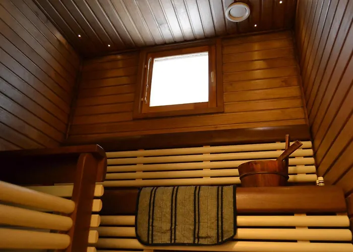 Cozy Near Santa Apartment